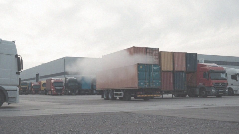 Czym jest spedycja? Kluczowe informacje i funkcje